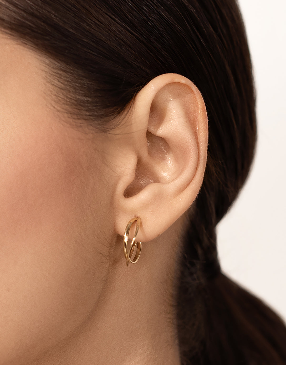 Moon Ellipse Creole earrings in 14k and 18k yellow gold by Nayestones, Belgian fine jewelry. 