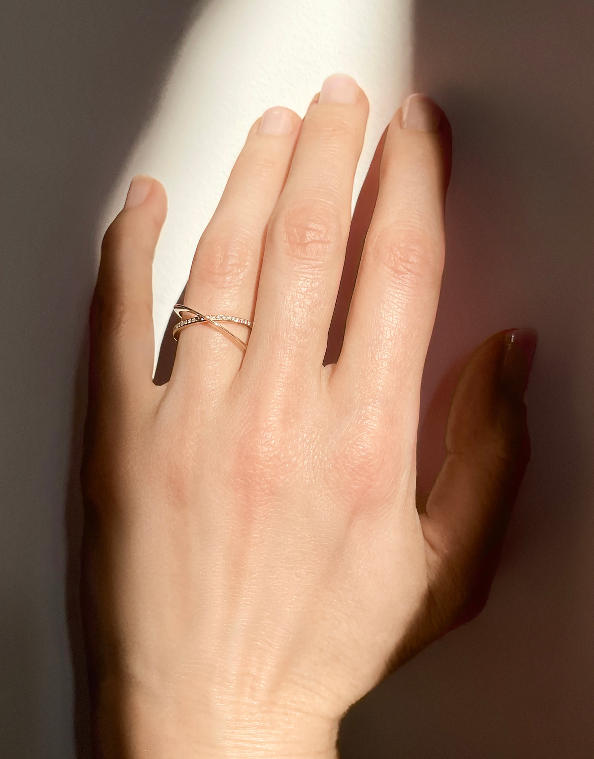 Moon Ellipse ring in 14k and 18k yellow gold with pavé diamonds by Nayestones, Belgian fine jewelry. 
