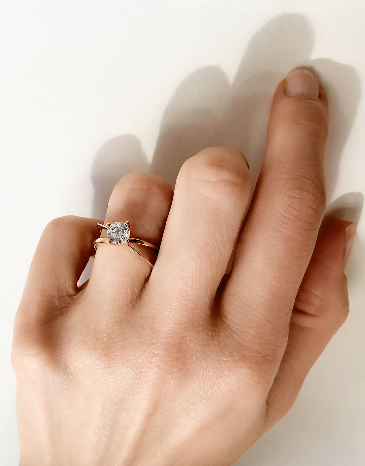Moon Ellipse engagement ring in 18k yellow gold with a 0.75 carats diamond by Nayestones, Belgian fine jewelry. 