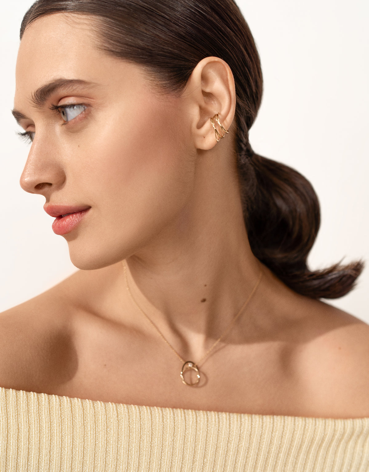 Moon Ellipse small earcuff in 14k and 18k yellow gold by Nayestones, Belgian fine jewelry. 