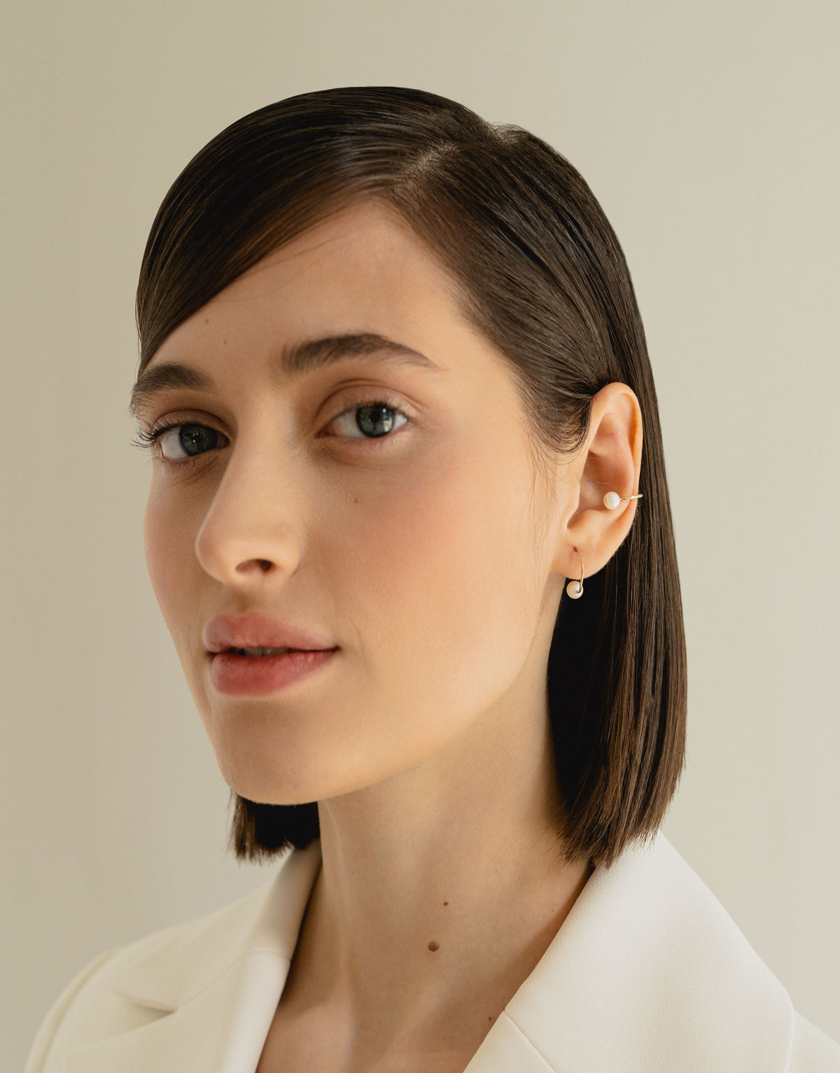 One Pearl Hoop Earring 9K yellow gold pearl by Nayestones, Belgian fine jewelry. 