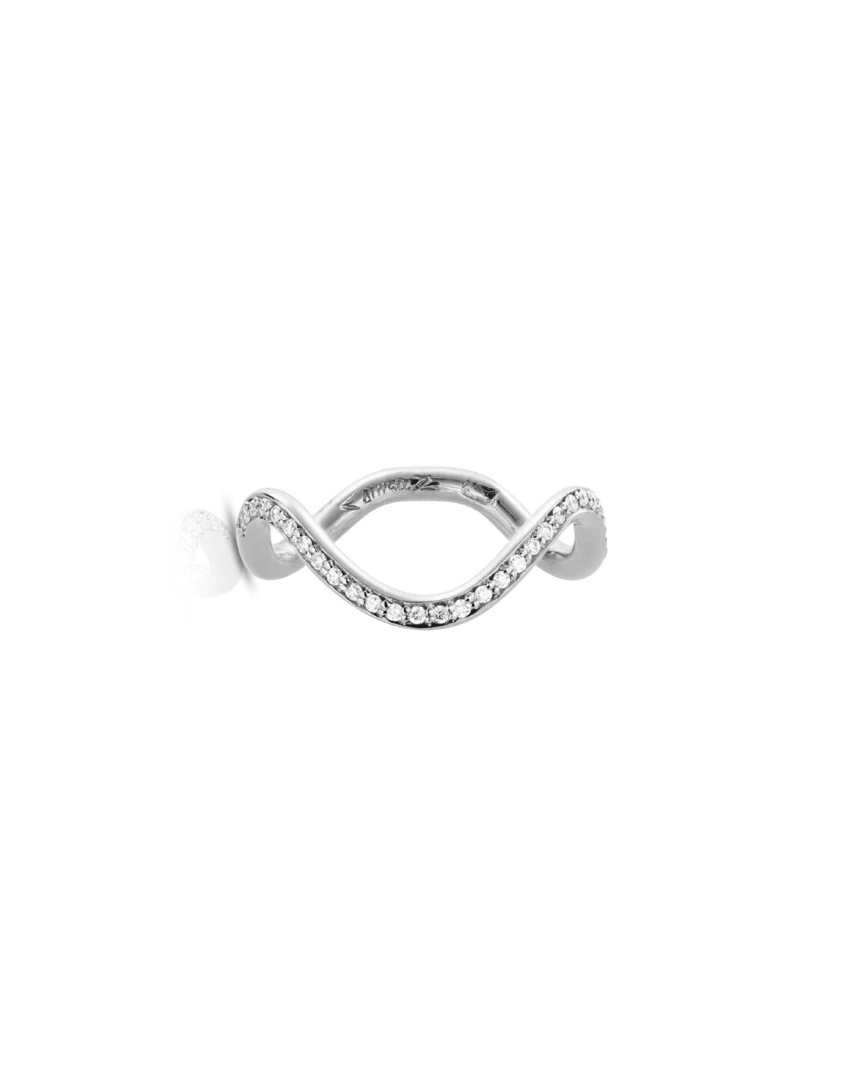 Petite Comète ring in 18k white gold with diamond pavé by Nayestones, Belgian fine jewelry.