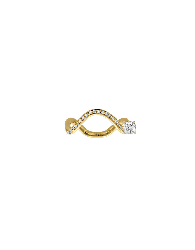 Petite comete engagement ring in 18k yellow gold and a 0.25 carats round diamond and pavé diamond by Nayestones, Belgian creative jewelry.  Nayestones