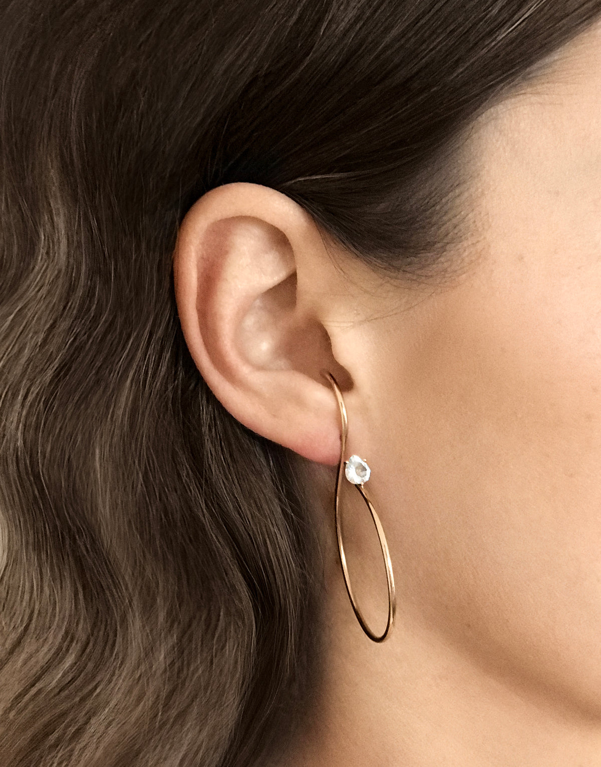 Signature Round Drop Earring 9K Yellow Gold with a round-cut White Topaz by Nayestones, Belgian Fine Jewelry. 